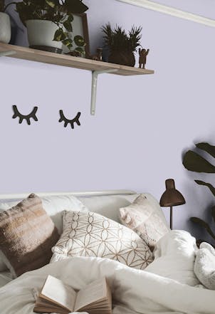 pale lilac bedroom wall 